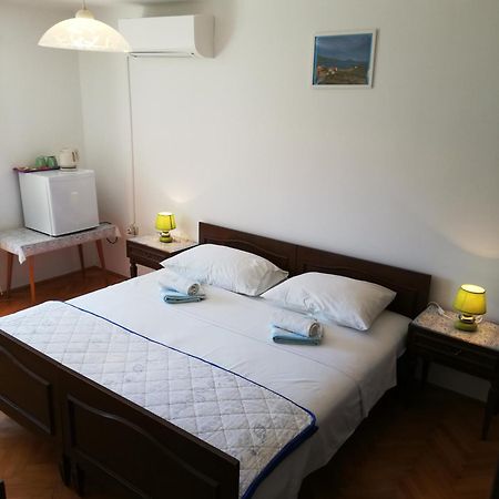 Hotel Sobe Maricica Martinšćica Esterno foto